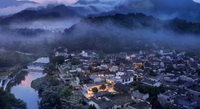 Half-Awake Huizhou-style Homestay in Hongcun Scenic Area