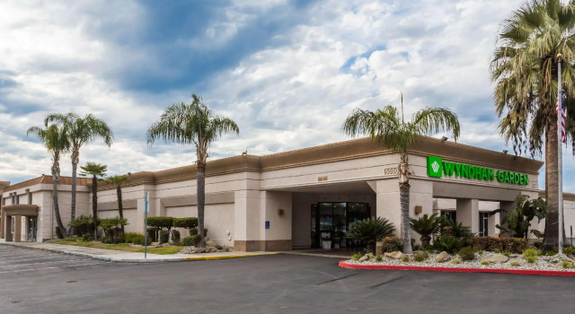 Кровать в общем номере Wyndham Garden Fresno Yosemite Airport