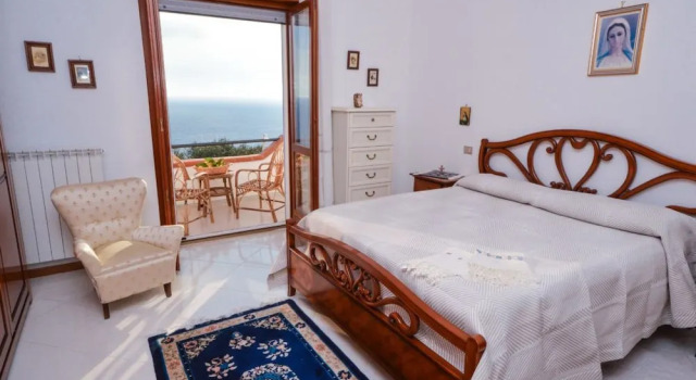 Fior D'Arancio, Prenota Hotel Pisciotta 