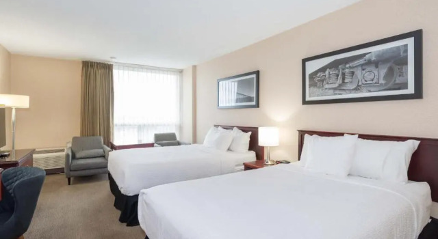 Четырёхместный номер Standard Sandman Hotel Lethbridge