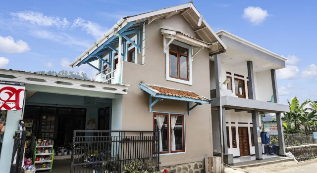 OYO Homes 91006 Eco Tourism Desa Cibodas Areng 5 Syariah, Book Hotel Patrol West Java