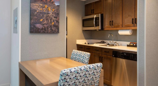 Люкс Homewood Suites By Hilton Albuquerque Downtown