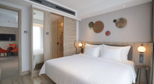 Люкс с 2 комнатами HARRIS Suites Puri Mansion Jakarta