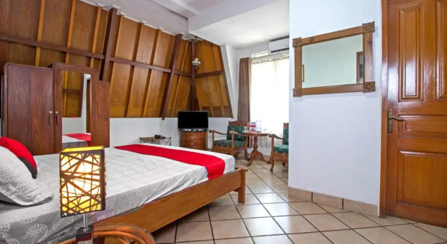 Люкс Deluxe RedDoorz Plus near Parahyangan University