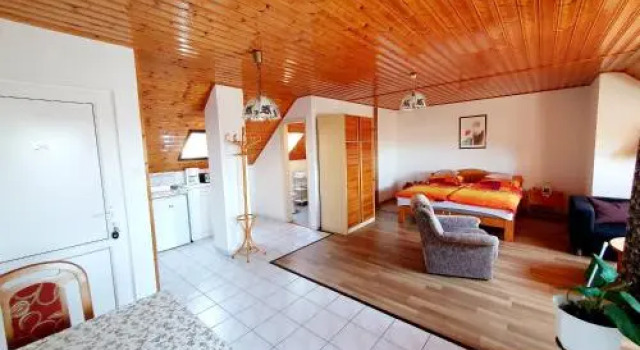 Nemes Apartmanház, Buchen Sie Hotel Hotels in Western Transdanubia mit Frühstück, Frühstück