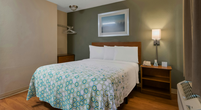 HomeTowne Studios by Red Roof Orlando - UCF Area