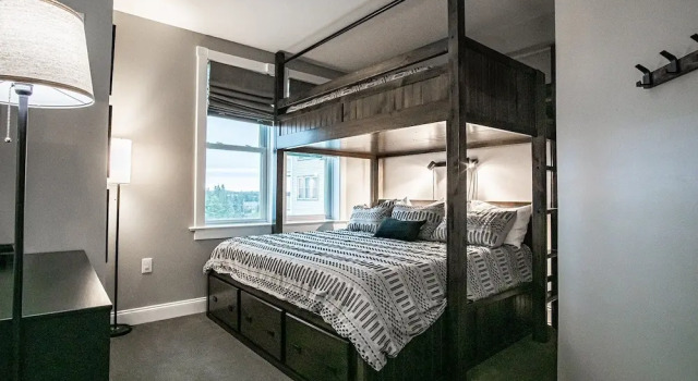 2 Br Seneca Condo 200 Beautiful Vista Views