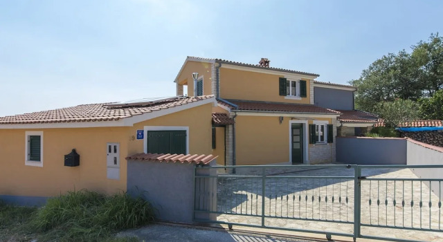 Comfortably and Lovingly Furnished Villa With Pool for a Relaxing Family Holiday, Rezervovat Vila Perci Istrie