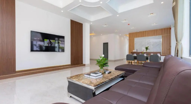Palm Villa 34 ( Luxury Villa with 17 bed room, karaoke & bida inside)