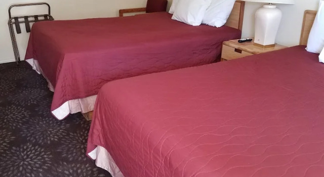 Четырёхместный номер Standard Rodeway Inn La Grande - Island City