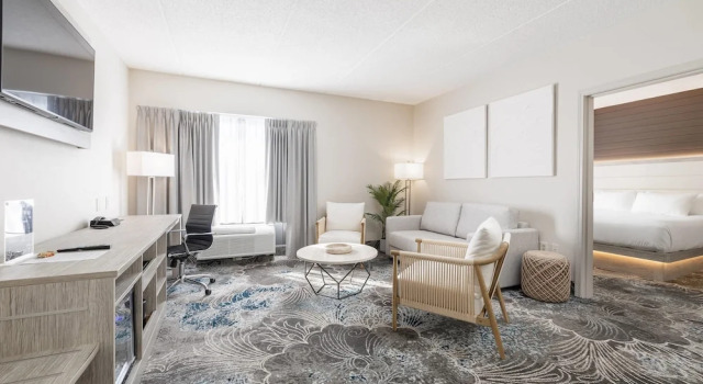 Двухместный люкс Oakfield Hotel & Suites Rochester, an Ascend Collection Hotel