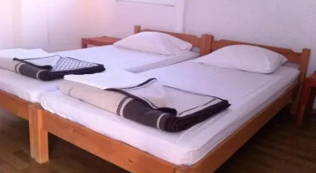 Guest House Lokoski, Забронировать Гостевой дом Отели Пештани с парковкой, Парковка