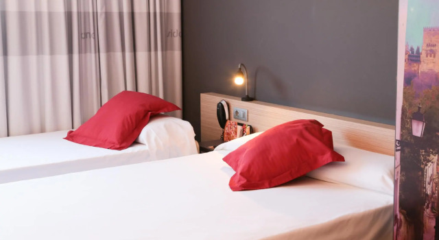 Семейный номер Standard B&B HOTEL Granada