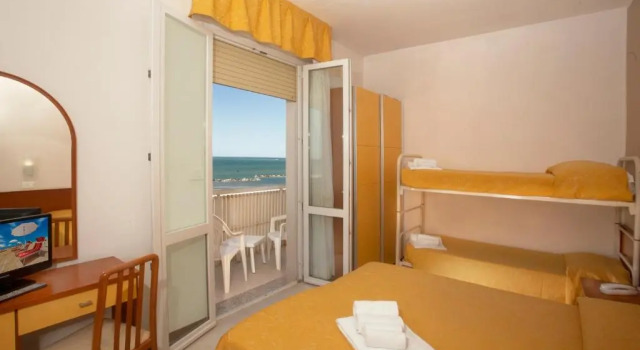 Четырёхместный номер Standard с видом на море Hotel Carnaby