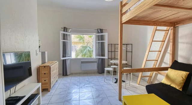 Chic Minimalist Studio - 2 Mins Walk From Palais!, Забронировать Отель Отели Канн с парковкой, рядом с Le Croisette Casino Barriere de Cannes, Парковка
