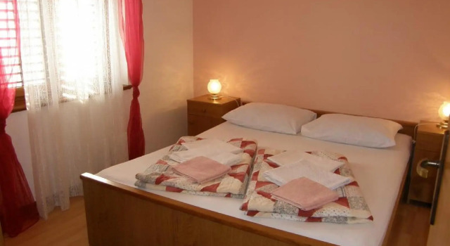 Brnic-Agencija - One Bedroom No.2, Забронировать Отель Башка остров Крк, рядом с Пляж Башка