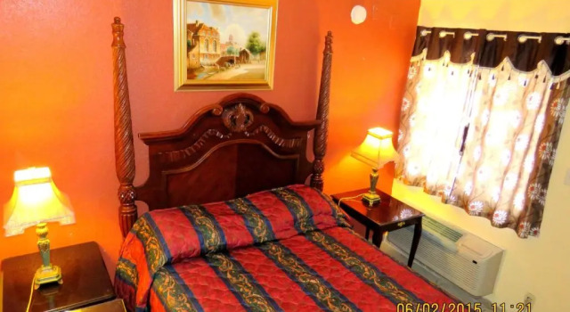 Номер Deluxe Central Inn Motel