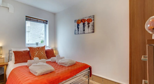 Spacious Apartment in Saint Ives near Beach