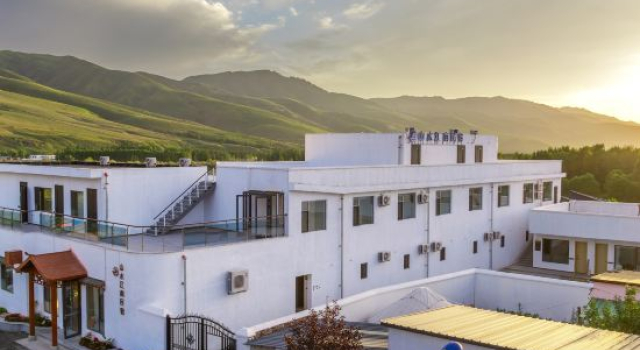 Shanshui Jiangnan Homestay (Nalati Scenic Area Branch), Prenota Hotel Hotel a Xinjiang con parcheggio, Parcheggio