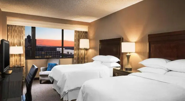 Standardowy czteroosobowy pokój Sheraton Memphis Downtown
