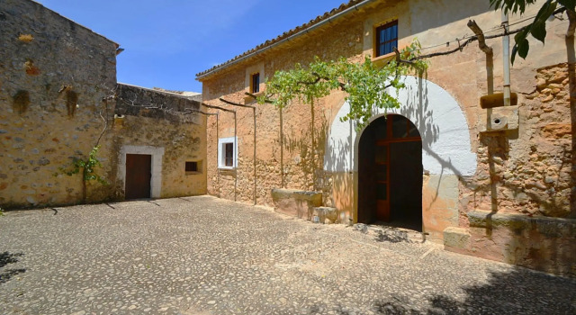 Luxuriously renovated Mallorcan country house for 10 pax