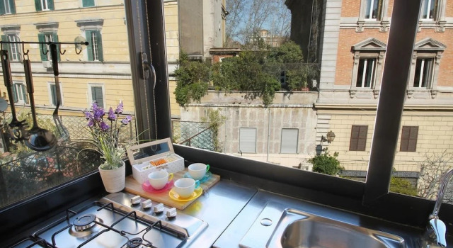 Charming Bright Penthouse in Trastevere