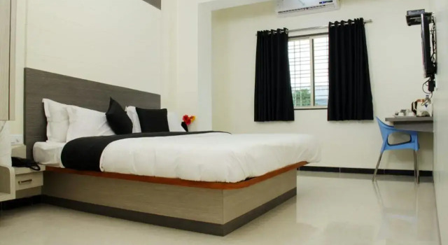 OYO Rooms Railway Station Bazar, Забронировать Отель Отели штата Махараштры 3 звезды, 3*