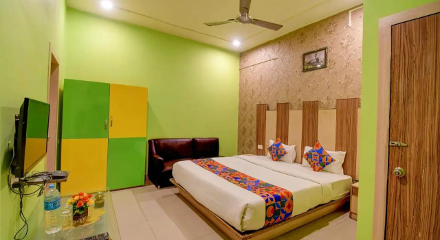 Номер Executive FabHotel Prime Rockstar Suites - Nr Park Circus 7 Point