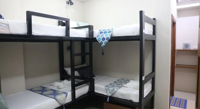 Coron Hostel Express - Adults Only, Rezerwuj Hostel Hotele w Coron Town Proper z parkingiem, Parking
