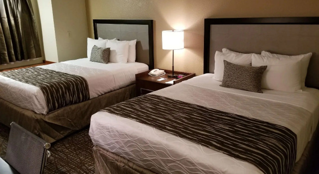 Четырёхместный люкс SureStay Plus Hotel by Best Western Rocklin