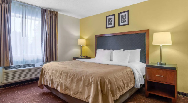 Quality Inn & Suites Lakewood, 予約 ホテル レイクウッド コロラド州
