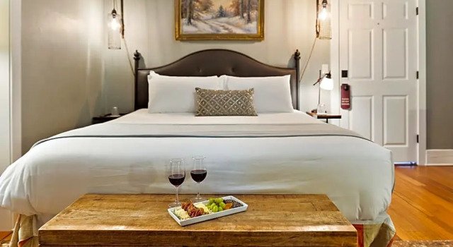 Двухместный люкс McCully House Inn
