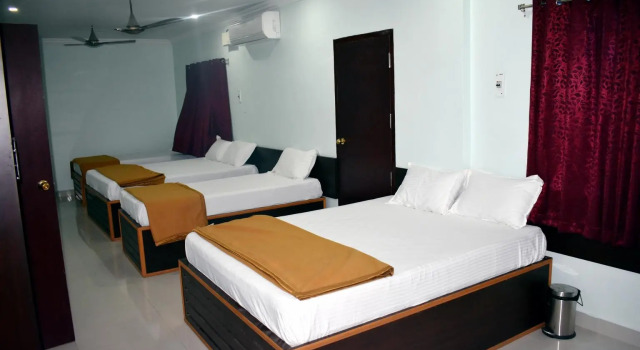 Кровать в общем номере Hotel Apple Park Inn