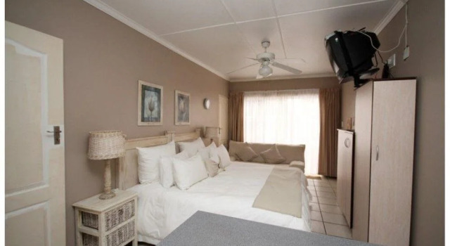 Bramlyn Bed & Breakfast, Забронировать Отель Отели Ист-Лондона с парковкой, Парковка