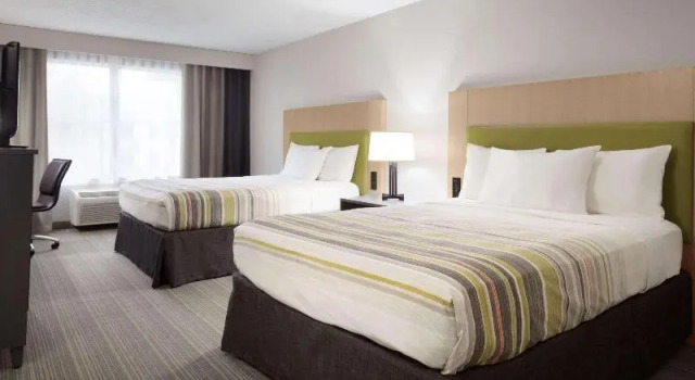 Четырёхместный номер Standard Country Inn & Suites by Radisson, Camp Springs Andrews Air Force Base , MD