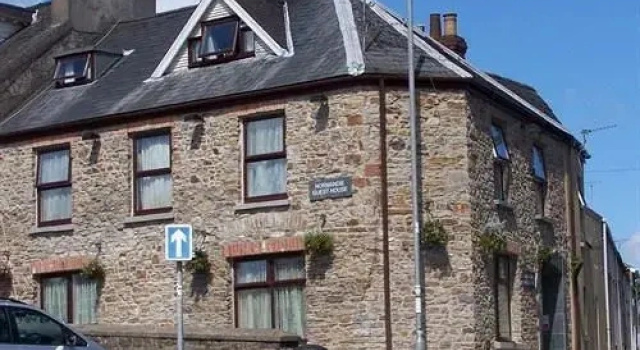 Normandie Guest House, Забронировать Гостевой дом Хаверфордуэст Пембрукшир, рядом с Кафе The Creative Cafe в Хаверфордуэсте