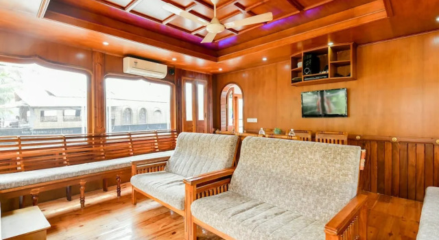 Oyo 24606 Waves And Wind 3Bhk Houseboat, Забронировать Гостевой дом Отели штата Кералы с завтраком, Завтраки