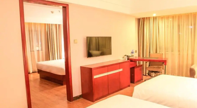 Люкс Deluxe Chan Kong Hotel Guangzhou