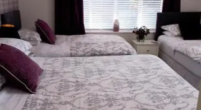 Heatherlea Guest House, Забронировать Гостевой дом Уилмслоу Чешир