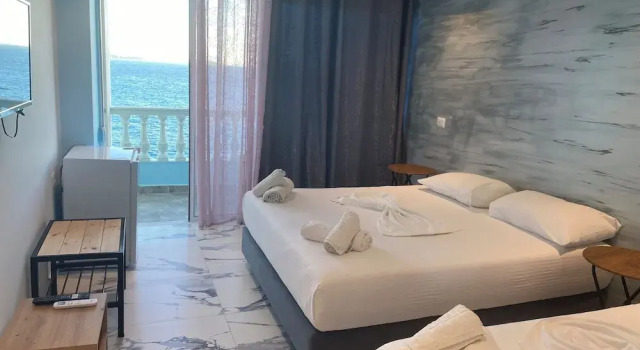 Четырёхместный номер Standard с видом на море Kalemis Beachside Hotel