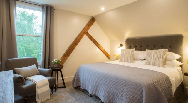 Mountain Meadows Lodge, Varaa Hotelli Hotellit New England uima-altaalla, Uima-allas