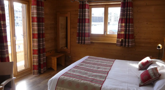 Chalet-Hôtel Le Beausoleil, The Originals Relais (Hotel-Chalet de Tradition), Забронировать Шале Виллы Овернь-Рона-Альпы, Вилла