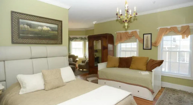Трёхместный номер Standard Naomis Inn Bed & Breakfast