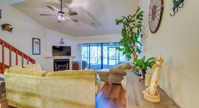 Waterfront Dunnellon Retreat w/ River Access!, Prenota Hotel Dunnellon Florida