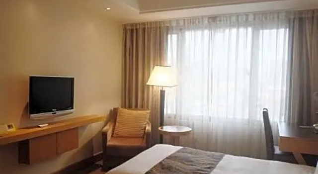 Трёхместный номер Standard Golden China Hotel