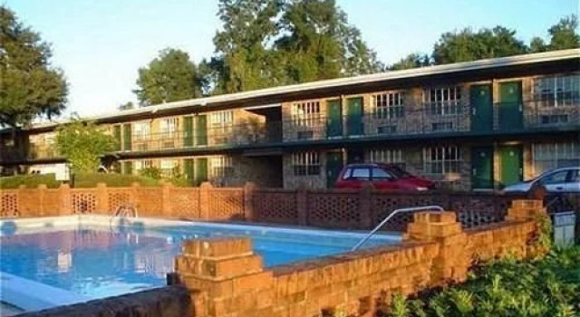 Collegiate Village Inn, Réserver Hôtel Tallahassee Panhandle Florida