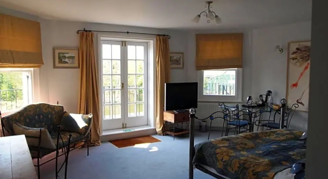 Двухместный люкс с балконом The Weir Hotel