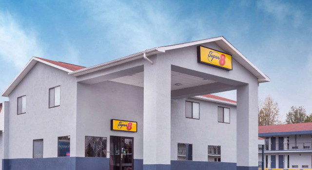 Super 8 by Wyndham Locust Grove, Book Hotel Hoteller i Locust Grove med parkering, Parkering
