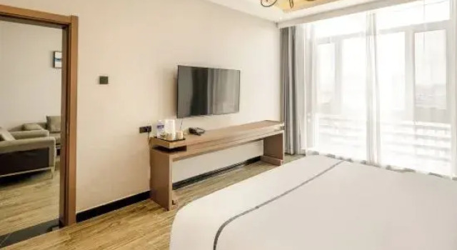 Люкс Deluxe Jiahua Hotel (Ningcheng High-speed Railway Station)
