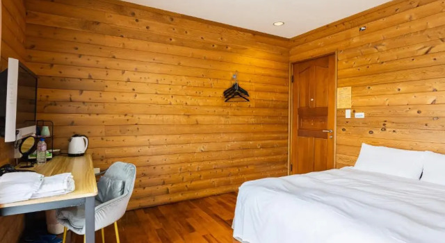 Двухместный номер Standard с видом на озеро Bishui Shanju Lakeside B&B